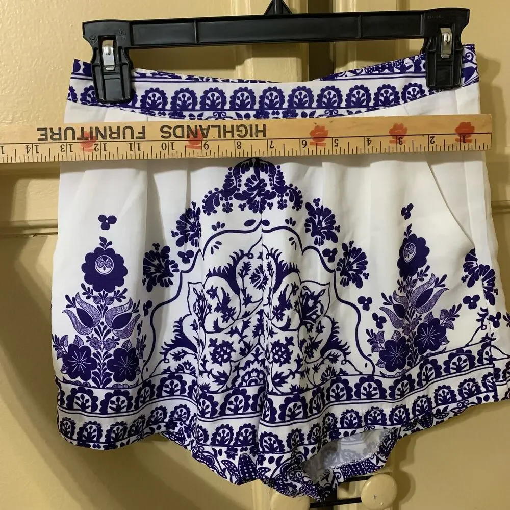 Lily Whyt Blue and White Fine China High Waisted Shorts Size 8 - Picture 8 of 14